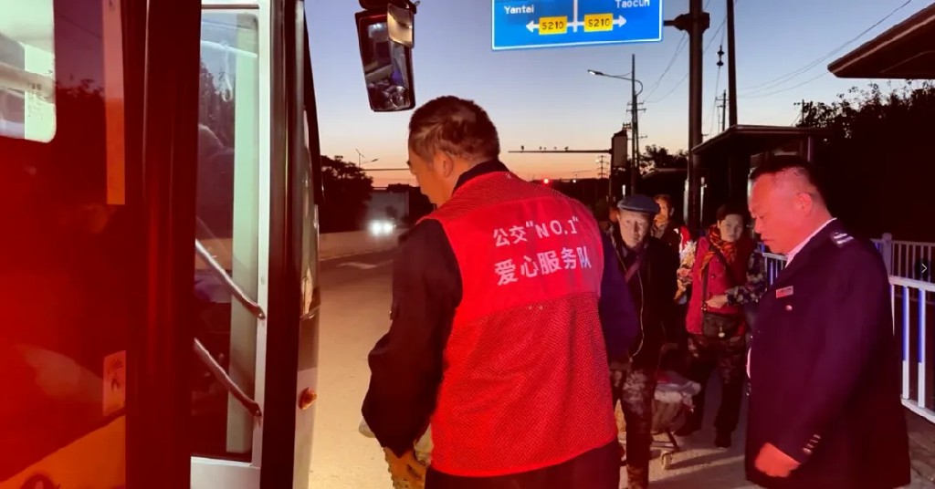 車輪滾滾赴早市 公交助農(nóng)“鮮”一步